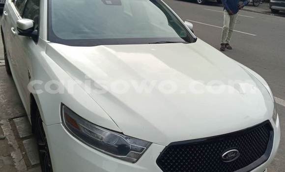 Acheter Occasion Voiture Ford Taurus Blanc à Cotonou, Benin Acheter Occasion Voiture Ford Taurus Blanc à Cotonou, Benin