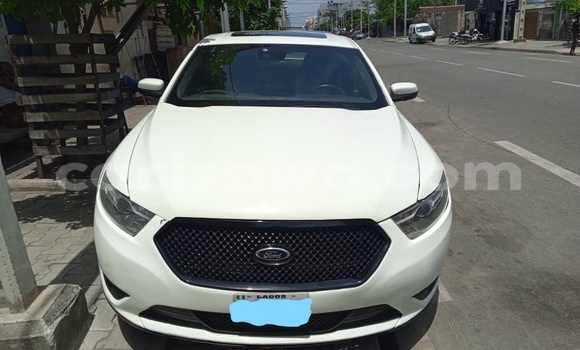 Acheter Occasion Voiture Ford Taurus Blanc à Cotonou, Benin Acheter Occasion Voiture Ford Taurus Blanc à Cotonou, Benin