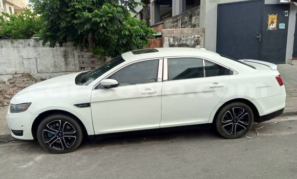 Acheter Occasion Voiture Ford Taurus Blanc à Cotonou, Benin Acheter Occasion Voiture Ford Taurus Blanc à Cotonou, Benin