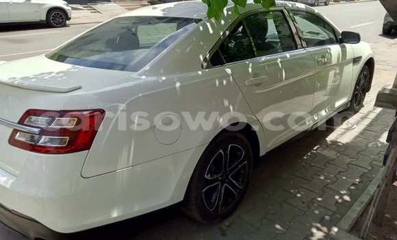 Acheter Occasion Voiture Ford Taurus Blanc à Cotonou, Benin Acheter Occasion Voiture Ford Taurus Blanc à Cotonou, Benin