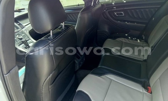 Acheter Occasion Voiture Ford Taurus Blanc à Cotonou, Benin Acheter Occasion Voiture Ford Taurus Blanc à Cotonou, Benin