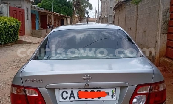 Sayi Na hannu Nissan Almera Azurfa Mota in Abomey Calavi a Benin