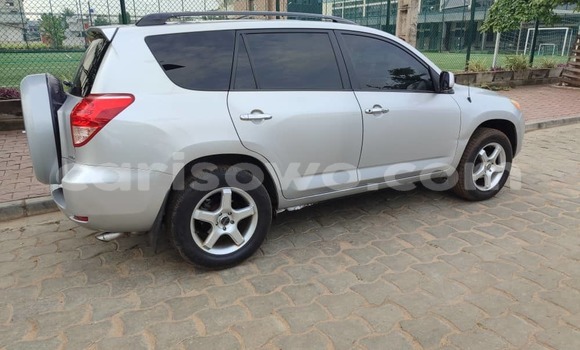 Acheter Occasion Voiture Toyota RAV4 Gris à Cotonou, Benin Acheter Occasion Voiture Toyota RAV4 Gris à Cotonou, Benin