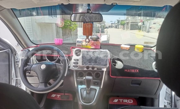 Ra Àlòkù Pontiac Vibe funfun Ọkọ̀ in Cotonou ni Benin Ra Àlòkù Pontiac Vibe funfun Ọkọ̀ in Cotonou ni Benin