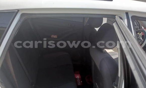 Ra Àlòkù Pontiac Vibe funfun Ọkọ̀ in Cotonou ni Benin Ra Àlòkù Pontiac Vibe funfun Ọkọ̀ in Cotonou ni Benin