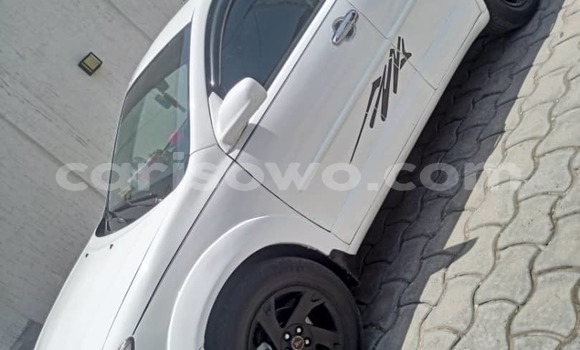 Ra Àlòkù Pontiac Vibe funfun Ọkọ̀ in Cotonou ni Benin Ra Àlòkù Pontiac Vibe funfun Ọkọ̀ in Cotonou ni Benin