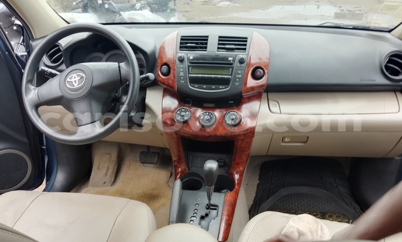 Acheter Occasion Voiture Toyota RAV4 Bleu à Cotonou, Benin Acheter Occasion Voiture Toyota RAV4 Bleu à Cotonou, Benin