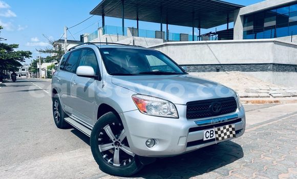 Acheter Occasion Voiture Toyota RAV4 Blanc à Cotonou, Benin Acheter Occasion Voiture Toyota RAV4 Blanc à Cotonou, Benin