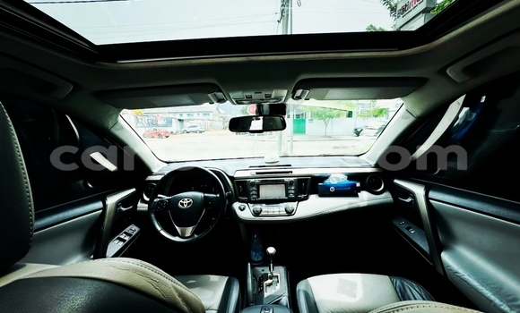 Acheter Occasion Voiture Toyota RAV4 Beige à Cotonou, Benin Acheter Occasion Voiture Toyota RAV4 Beige à Cotonou, Benin