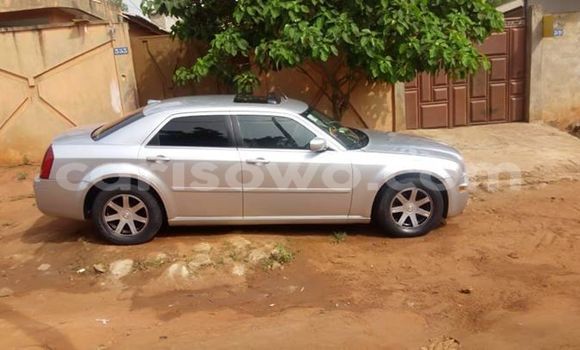 Sayi Na hannu Chrysler 300C Azurfa Mota in Cotonou a Benin