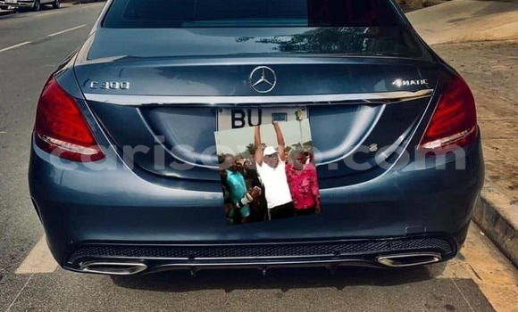 Ra Àlòkù Mercedes-Benz 300CD Blue Ọkọ̀ in Cotonou ni Benin