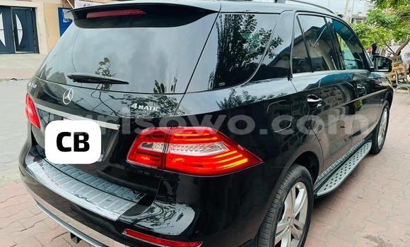 Acheter Occasion Voiture Mercedes-Benz C–Class Noir à Cotonou, Benin Acheter Occasion Voiture Mercedes-Benz C–Class Noir à Cotonou, Benin