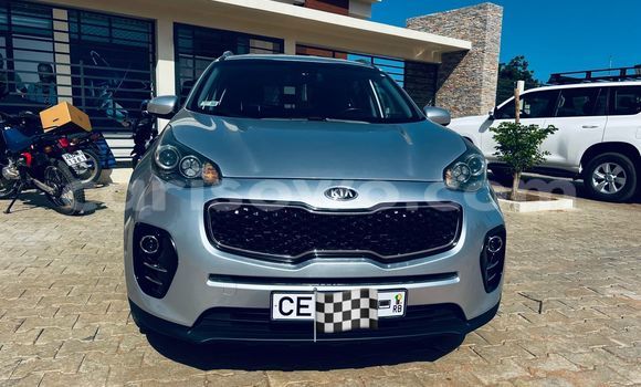 Acheter Occasion Voiture Kia Sportage Blanc à Cotonou, Benin Acheter Occasion Voiture Kia Sportage Blanc à Cotonou, Benin