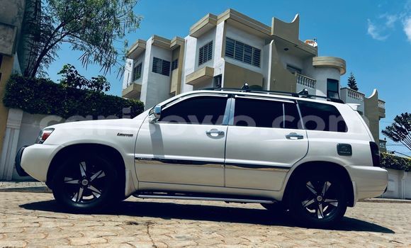 Buy Used Toyota Highlander White Car in Cotonou in Benign