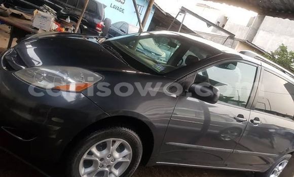 Buy Used Toyota Sienna Blue Car in Cotonou in Benign Buy Used Toyota Sienna Blue Car in Cotonou in Benign