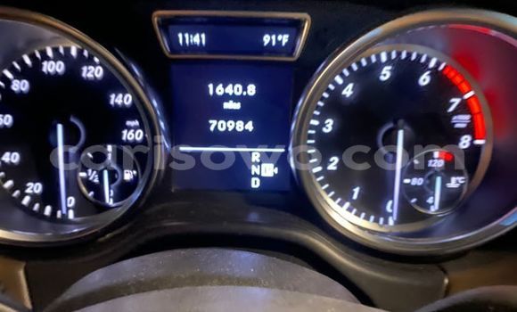 Ra Àlòkù Mercedes-Benz ML–Class Alawọ ewe Ọkọ̀ in Cotonou ni Benin