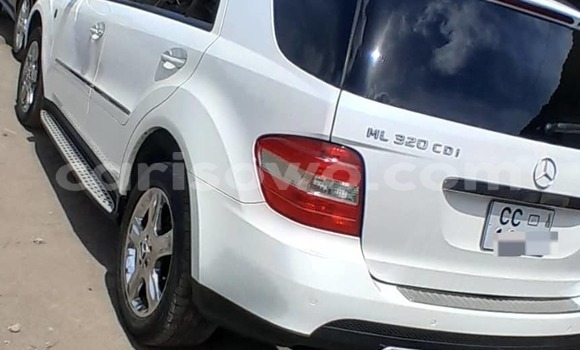 Acheter Occasion Voiture Mercedes-Benz ML–Class Blanc à Cotonou, Benin Acheter Occasion Voiture Mercedes-Benz ML–Class Blanc à Cotonou, Benin