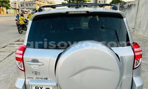 Ra Àlòkù Toyota RAV4 Silver Ọkọ̀ in Cotonou ni Benin