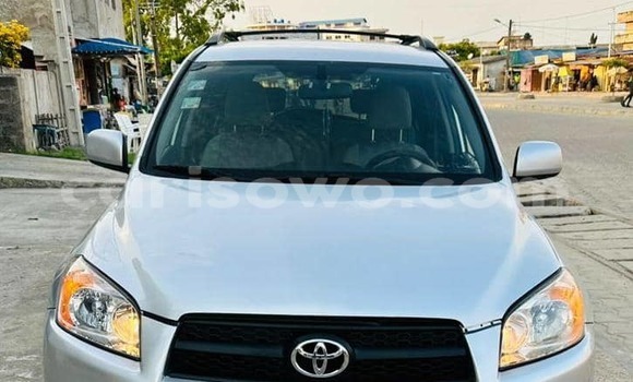 Sayi Na hannu Toyota RAV4 Azurfa Mota in Cotonou a Benin Sayi Na hannu Toyota RAV4 Azurfa Mota in Cotonou a Benin