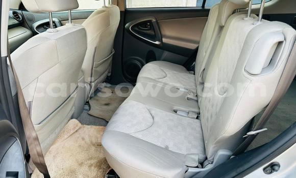 Sayi Na hannu Toyota RAV4 Azurfa Mota in Cotonou a Benin Sayi Na hannu Toyota RAV4 Azurfa Mota in Cotonou a Benin