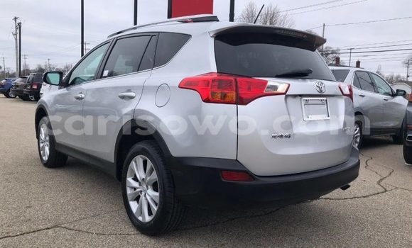 Sayi Imported Toyota RAV4 Azurfa Mota in Cotonou a Benin Sayi Imported Toyota RAV4 Azurfa Mota in Cotonou a Benin