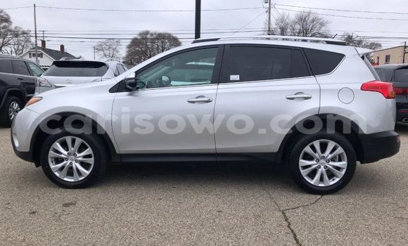 Sayi Imported Toyota RAV4 Azurfa Mota in Cotonou a Benin Sayi Imported Toyota RAV4 Azurfa Mota in Cotonou a Benin