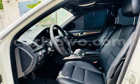 Ra Àlòkù Mercedes-Benz C–Class funfun Ọkọ̀ in Cotonou ni Benin Ra Àlòkù Mercedes-Benz C–Class funfun Ọkọ̀ in Cotonou ni Benin