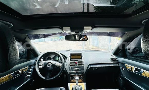 Ra Àlòkù Mercedes-Benz C–Class funfun Ọkọ̀ in Cotonou ni Benin Ra Àlòkù Mercedes-Benz C–Class funfun Ọkọ̀ in Cotonou ni Benin