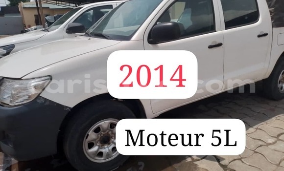 Ra Àlòkù Toyota Hilux funfun Ọkọ̀ in Cotonou ni Benin Ra Àlòkù Toyota Hilux funfun Ọkọ̀ in Cotonou ni Benin