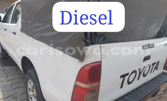 Ra Àlòkù Toyota Hilux funfun Ọkọ̀ in Cotonou ni Benin Ra Àlòkù Toyota Hilux funfun Ọkọ̀ in Cotonou ni Benin