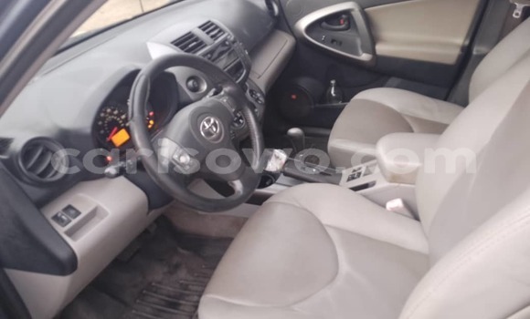 Sayi Na hannu Toyota RAV4 Blue Mota in Cotonou a Benin Sayi Na hannu Toyota RAV4 Blue Mota in Cotonou a Benin