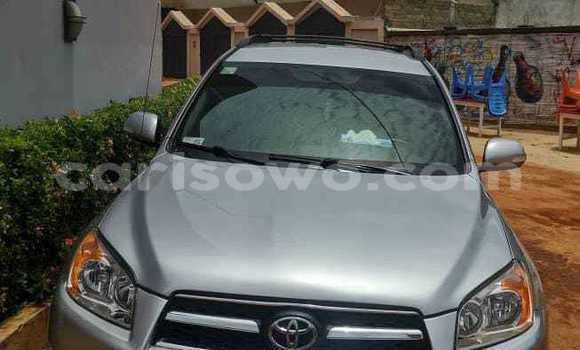 Sayi Na hannu Toyota RAV4 Azurfa Mota in Cotonou a Benin Sayi Na hannu Toyota RAV4 Azurfa Mota in Cotonou a Benin