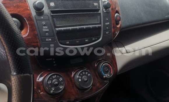 Sayi Na hannu Toyota RAV4 Azurfa Mota in Cotonou a Benin Sayi Na hannu Toyota RAV4 Azurfa Mota in Cotonou a Benin