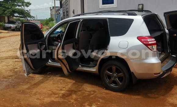 Sayi Na hannu Toyota RAV4 Azurfa Mota in Cotonou a Benin Sayi Na hannu Toyota RAV4 Azurfa Mota in Cotonou a Benin