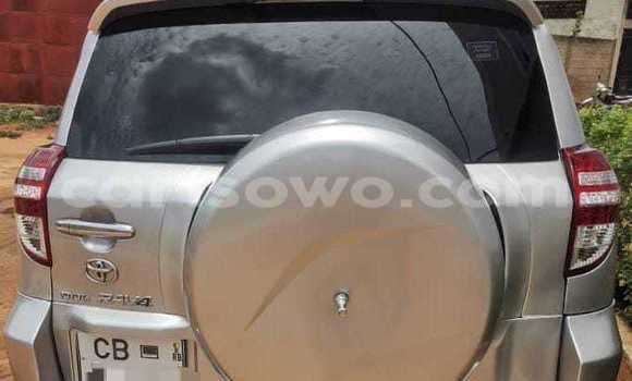 Sayi Na hannu Toyota RAV4 Azurfa Mota in Cotonou a Benin Sayi Na hannu Toyota RAV4 Azurfa Mota in Cotonou a Benin
