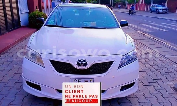 Sayi Na hannu Toyota Camry White Mota in Cotonou a Benin Sayi Na hannu Toyota Camry White Mota in Cotonou a Benin