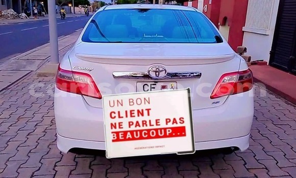 Sayi Na hannu Toyota Camry White Mota in Cotonou a Benin Sayi Na hannu Toyota Camry White Mota in Cotonou a Benin
