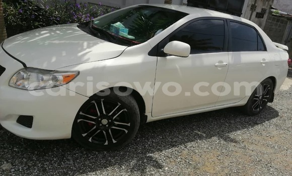 Sayi Na hannu Toyota Corolla White Mota in Cotonou a Benin Sayi Na hannu Toyota Corolla White Mota in Cotonou a Benin
