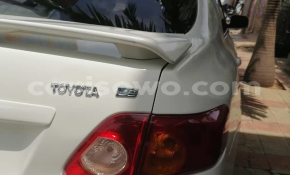 Sayi Na hannu Toyota Corolla White Mota in Cotonou a Benin Sayi Na hannu Toyota Corolla White Mota in Cotonou a Benin