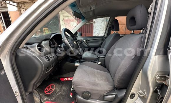 Ra Àlòkù Toyota RAV4 Silver Ọkọ̀ in Cotonou ni Benin Ra Àlòkù Toyota RAV4 Silver Ọkọ̀ in Cotonou ni Benin