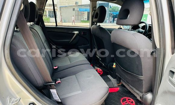 Ra Àlòkù Toyota RAV4 Silver Ọkọ̀ in Cotonou ni Benin Ra Àlòkù Toyota RAV4 Silver Ọkọ̀ in Cotonou ni Benin