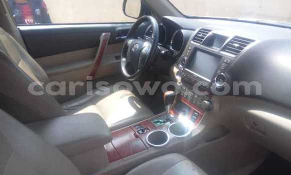 Ra Àlòkù Toyota Highlander funfun Ọkọ̀ in Cotonou ni Benin Ra Àlòkù Toyota Highlander funfun Ọkọ̀ in Cotonou ni Benin