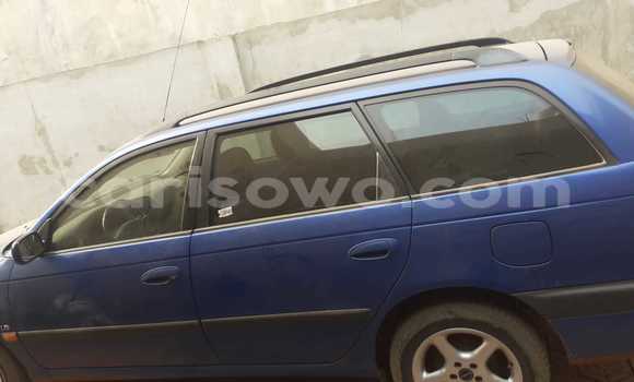 Sayi Na hannu Toyota Avensis Blue Mota in Cotonou a Benin Sayi Na hannu Toyota Avensis Blue Mota in Cotonou a Benin