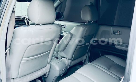 Buy Used Toyota Highlander White Car in Cotonou in Benign Buy Used Toyota Highlander White Car in Cotonou in Benign