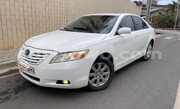 Sayi Na hannu Toyota Camry White Mota in Cotonou a Benin Sayi Na hannu Toyota Camry White Mota in Cotonou a Benin