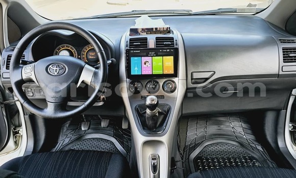 Ra Àlòkù Toyota Auris Silver Ọkọ̀ in Cotonou ni Benin Ra Àlòkù Toyota Auris Silver Ọkọ̀ in Cotonou ni Benin