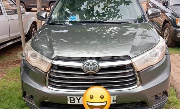 Ra Àlòkù Toyota Highlander Alawọ ewe Ọkọ̀ in Cotonou ni Benin