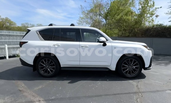 Sayi Sabo Lexus LX White Mota in Cotonou a Benin Sayi Sabo Lexus LX White Mota in Cotonou a Benin