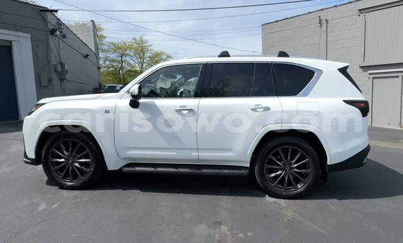 Sayi Sabo Lexus LX White Mota in Cotonou a Benin Sayi Sabo Lexus LX White Mota in Cotonou a Benin