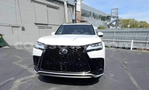 Sayi Sabo Lexus LX White Mota in Cotonou a Benin Sayi Sabo Lexus LX White Mota in Cotonou a Benin